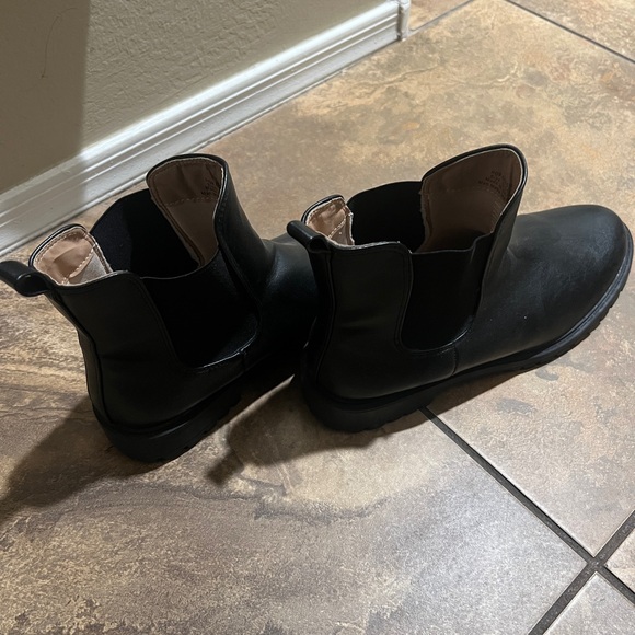 Journee Collection Kenova Chelsea Boot - Picture 3 of 6